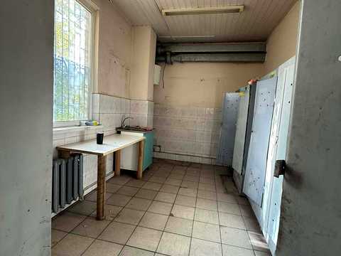 комерційна за адресою Езау, 17б