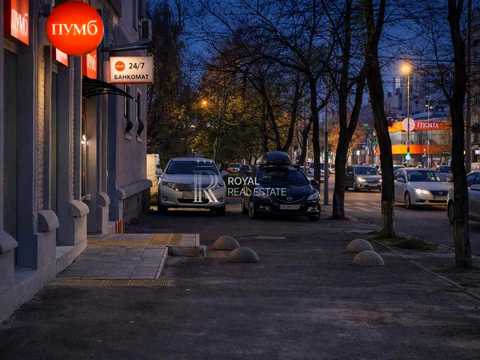 коммерческая по адресу Строителей ул., 39