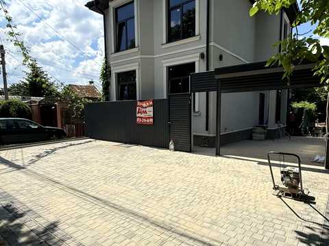 дом по адресу Леся Курбаса ул. (Петрашевского)