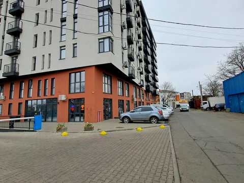 комерційна за адресою Розкидайлівська вул., 67б