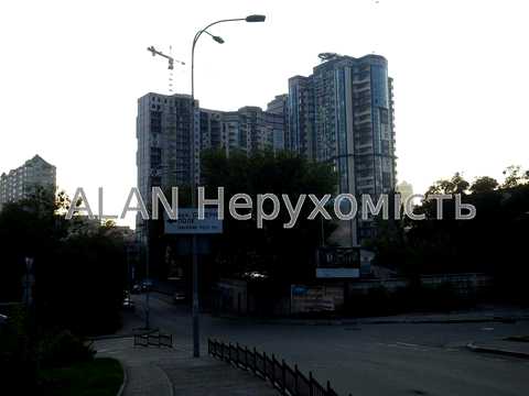 комерційна за адресою Василя Тютюнника вул. (Анрі Барбюса), 37/1