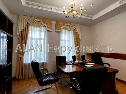 комерційна за адресою Костянтинівська вул., 32б
