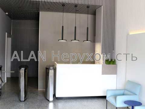 комерційна за адресою Спаська вул., 5