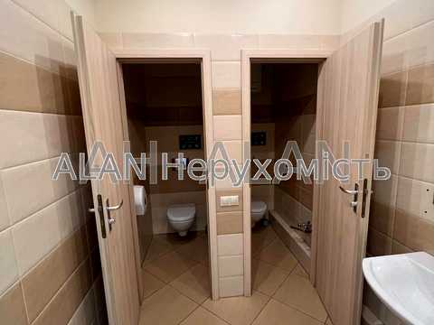комерційна за адресою Спаська вул., 5