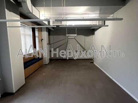 комерційна за адресою Спаська вул., 5