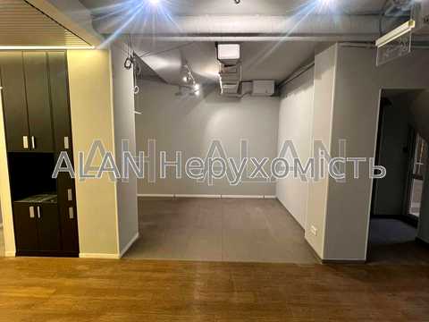 комерційна за адресою Спаська вул., 5