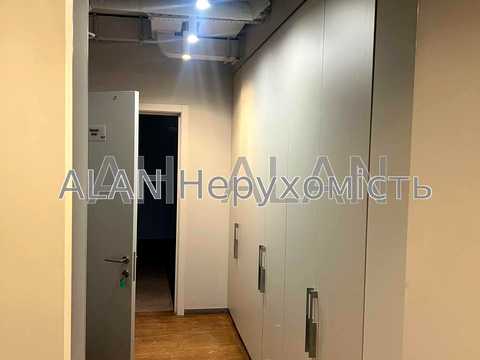 комерційна за адресою Спаська вул., 5