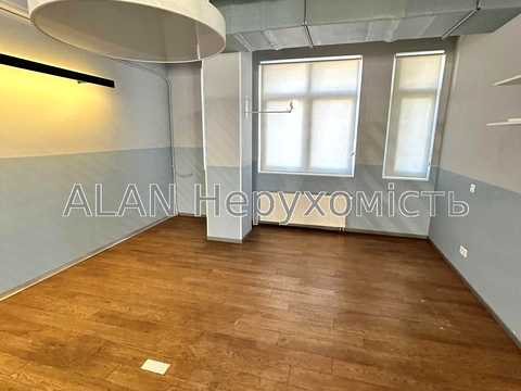 комерційна за адресою Спаська вул., 5