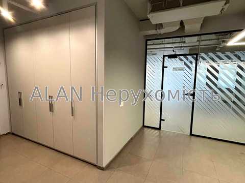 комерційна за адресою Спаська вул., 5