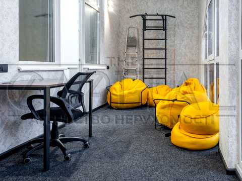 комерційна за адресою Антоновича вул. (Горького), 72