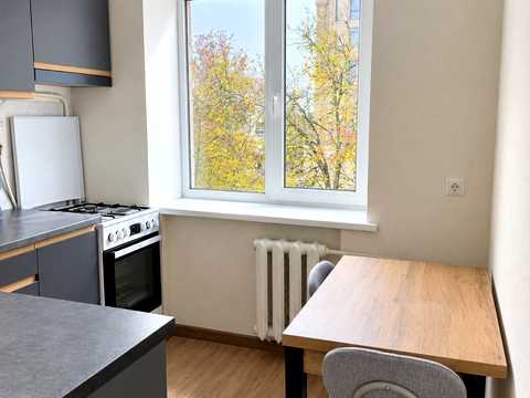 квартира за адресою Космонавтів просп., 51