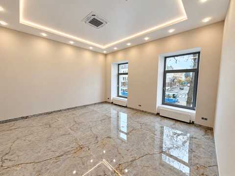 комерційна за адресою Соборна вул., 85/19