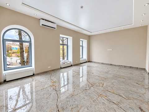 комерційна за адресою Соборна вул., 85/19