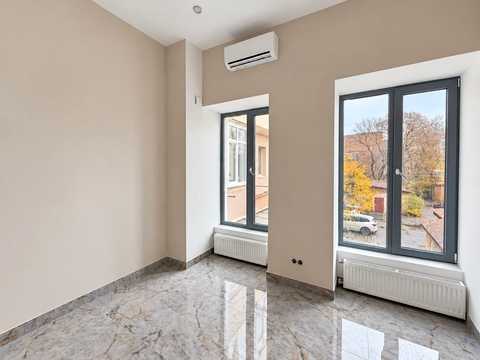 комерційна за адресою Соборна вул., 85/19
