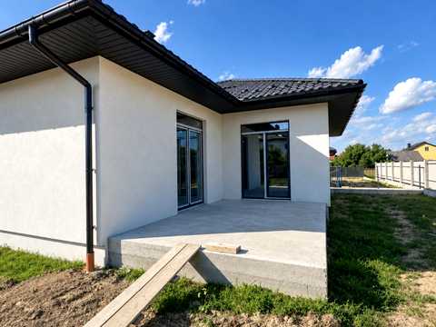 будинок за адресою с. Конопниця, Затишна