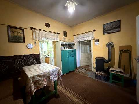 будинок за адресою смт. Середнє, Замкова, 30