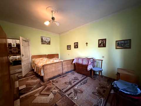 будинок за адресою смт. Середнє, Замкова, 30