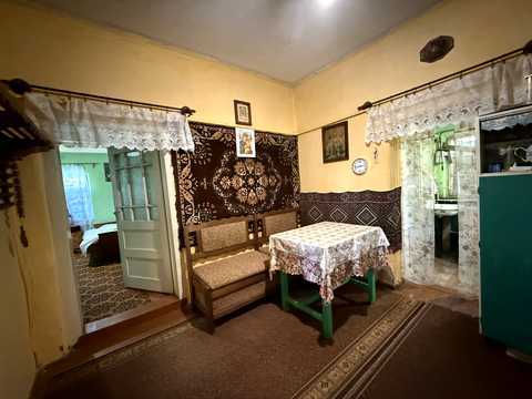 будинок за адресою смт. Середнє, Замкова, 30