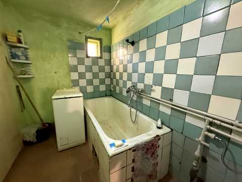 будинок за адресою смт. Середнє, Замкова, 30