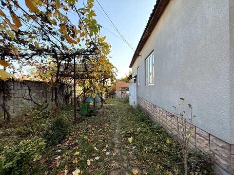 будинок за адресою смт. Середнє, Замкова, 30