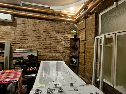комерційна за адресою Михайлівська вул., 24-Б