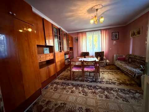 будинок за адресою смт. Середнє, Шовкова вул.