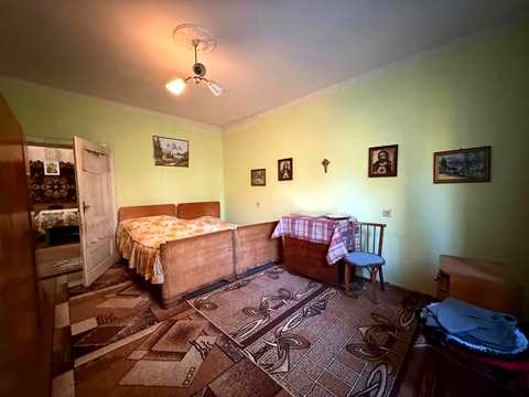 будинок за адресою смт. Середнє, Шовкова вул.