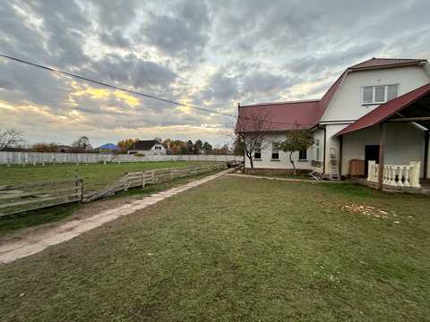комерційна за адресою Кудрявцева, 1