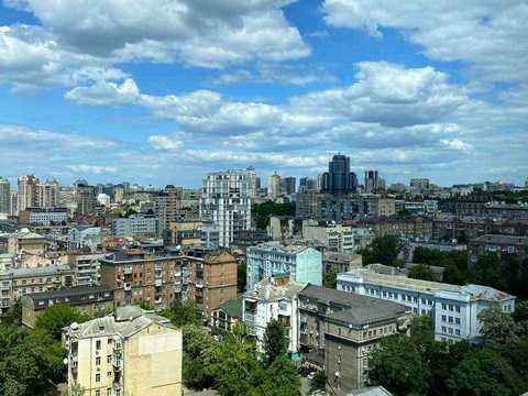 комерційна за адресою Жилянська вул., 68