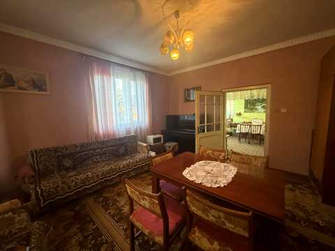 будинок за адресою смт. Середнє, Замкова, 111