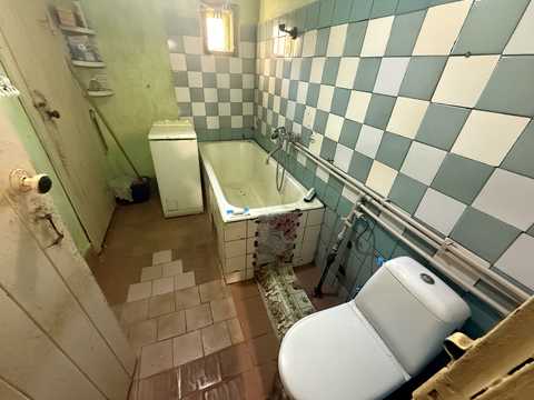 будинок за адресою смт. Середнє, Замкова, 111