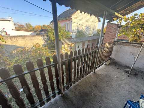 будинок за адресою смт. Середнє, Замкова, 111