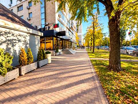 комерційна за адресою Русанівська набережна вул., 10/1