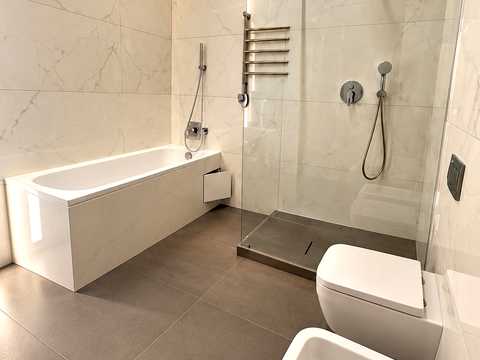 комерційна за адресою Жилянська вул., 7