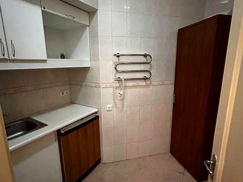 комерційна за адресою Інститутська вул., 24/7