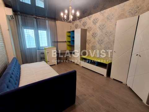 квартира за адресою Анни Ахматової вул., 34