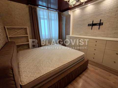 квартира за адресою Анни Ахматової вул., 34