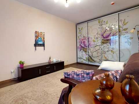 квартира за адресою Софії Русової вул., 7