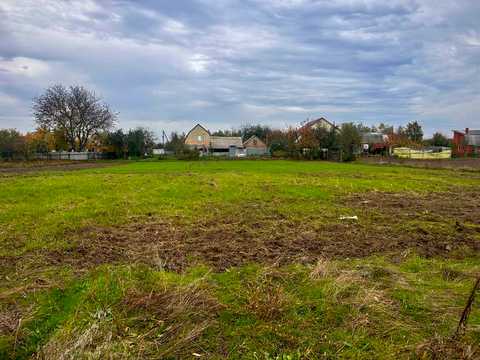 участок по адресу с. Озера, Партизанська