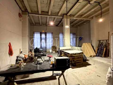 комерційна за адресою Київ, Михайлівська вул., 11