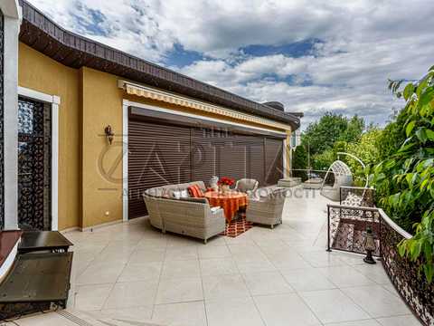 будинок за адресою Київ, Богатирська вул., 1