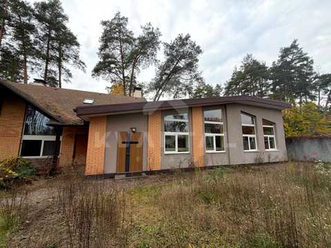 коммерческая по адресу Українська ул., 14