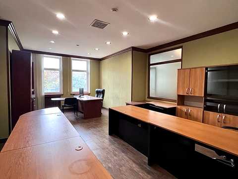 комерційна за адресою Мукачівський пров., 6/3