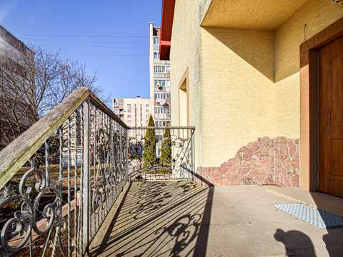 будинок за адресою Микулинецька вул., 1-Б