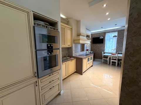 квартира за адресою Лабораторна вул., 8