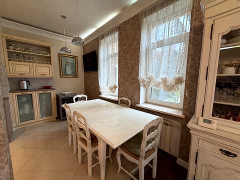 квартира за адресою Лабораторна вул., 8