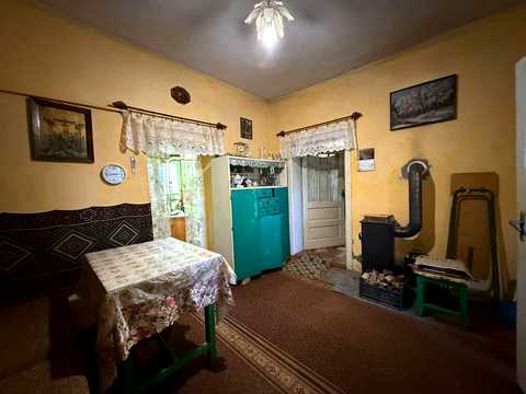 будинок за адресою смт. Середнє, Замкова