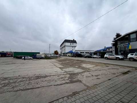 комерційна за адресою Старе село вул., 1