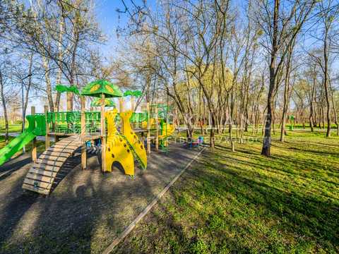 будинок за адресою Велика набережна, 27