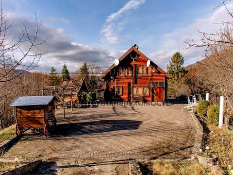 комерційна за адресою Підзахаричі, 1